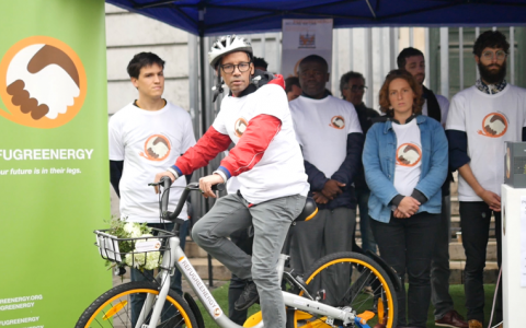 Foto zeigt einen Geflüchteten auf dem Fahrrad RefuGreenErgy