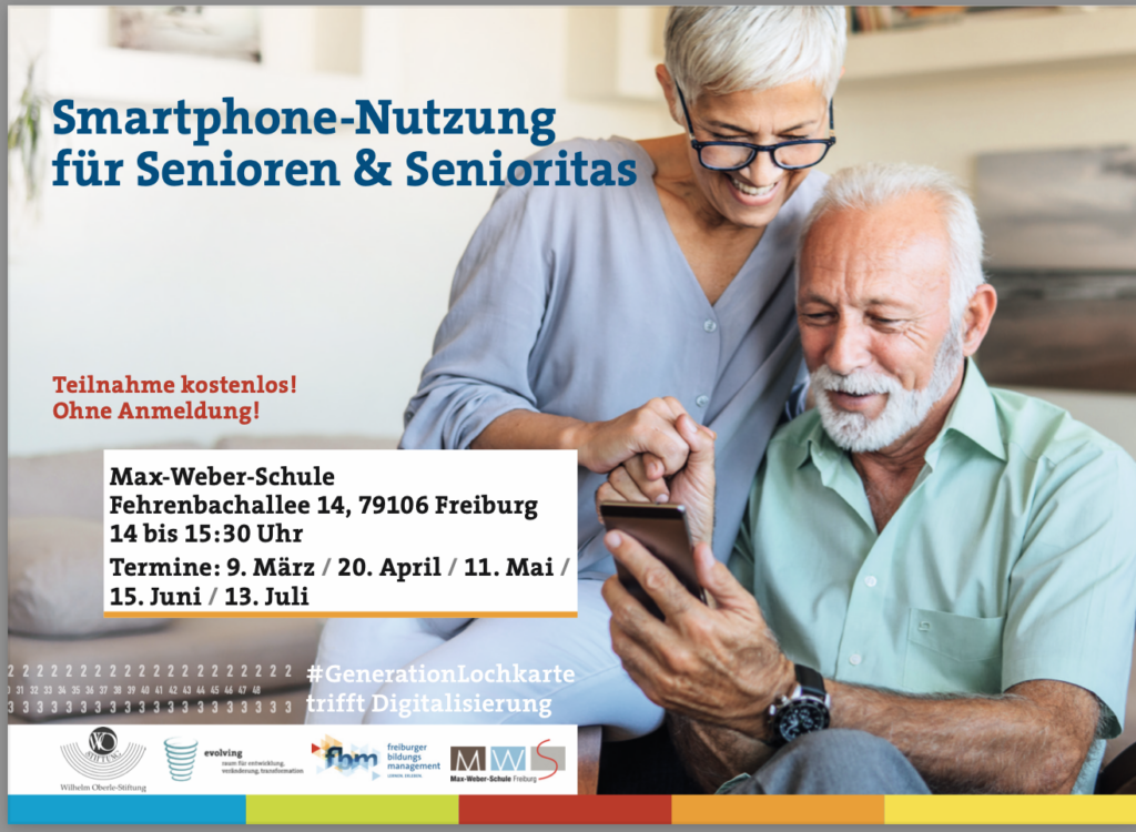 Das Foto zeigt zwei ältere Menschen bei der Nutzung ihres Smartphones